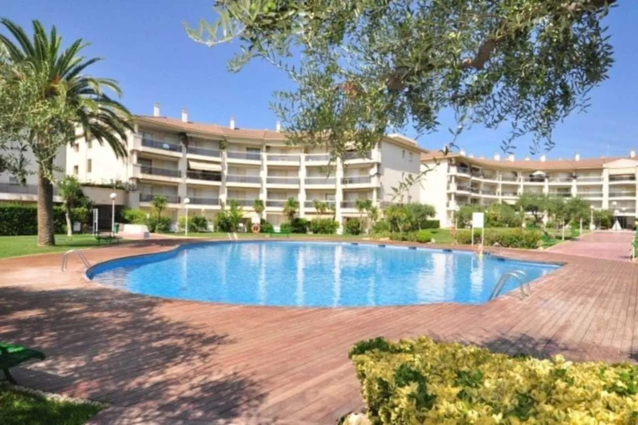 Apartamento Vista A La Piscina Para 6 Personas En カンブリルス